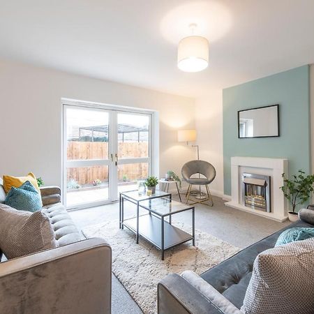 Large 2-Bedroom Bungalow Near Airedale Hospital, Keighley, Convenient Location With Parking Steeton Dış mekan fotoğraf
