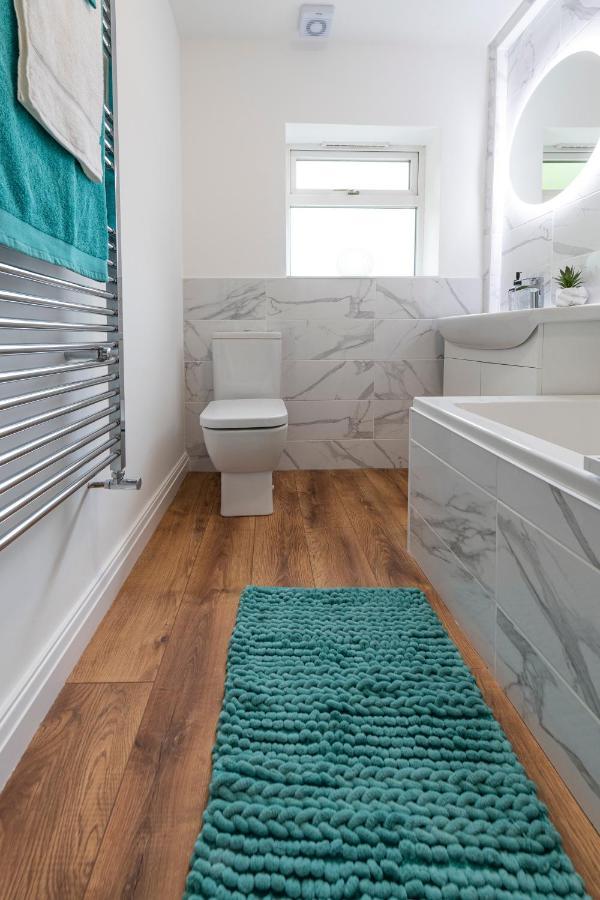Large 2-Bedroom Bungalow Near Airedale Hospital, Keighley, Convenient Location With Parking Steeton Dış mekan fotoğraf