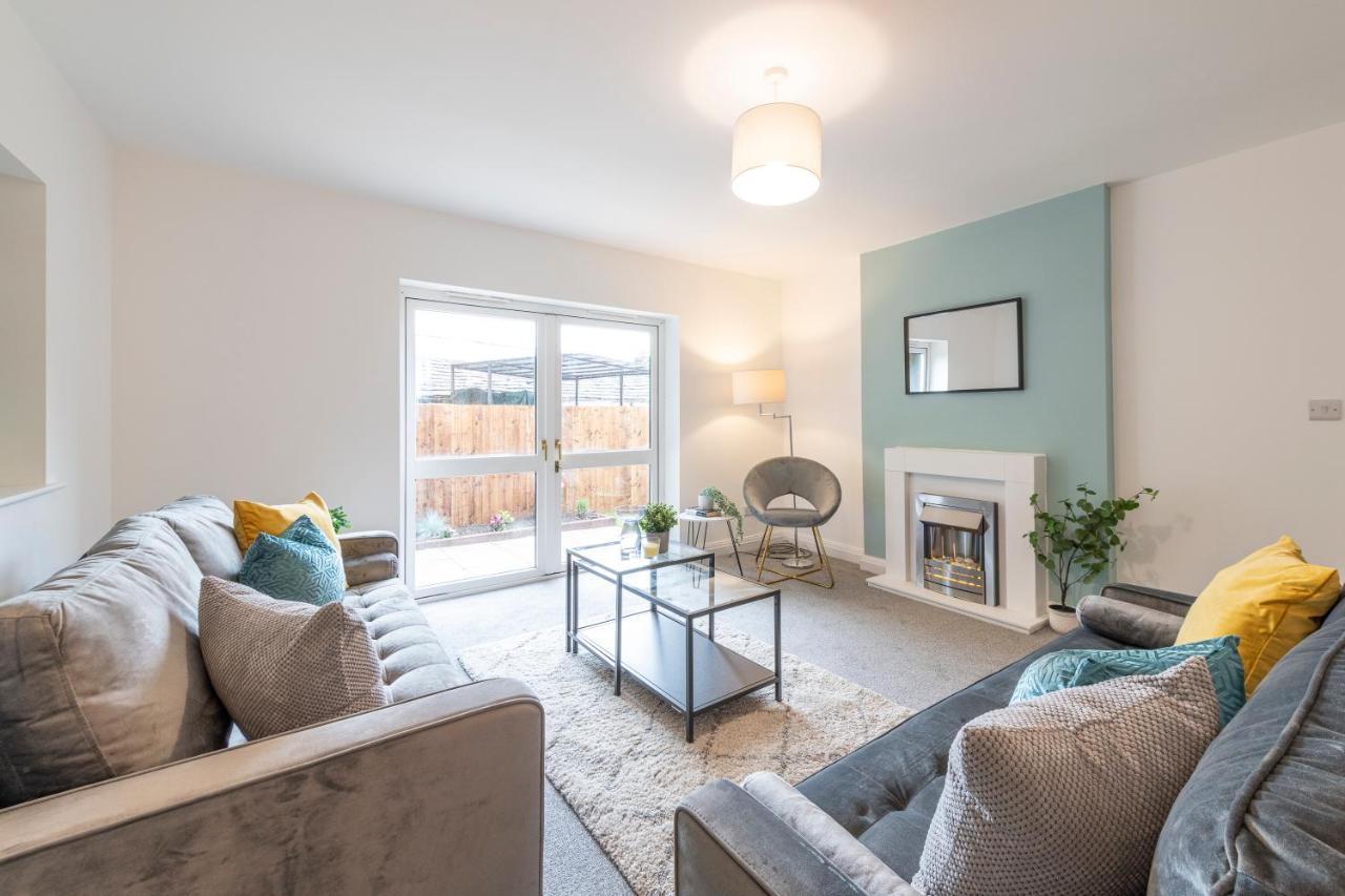 Large 2-Bedroom Bungalow Near Airedale Hospital, Keighley, Convenient Location With Parking Steeton Dış mekan fotoğraf