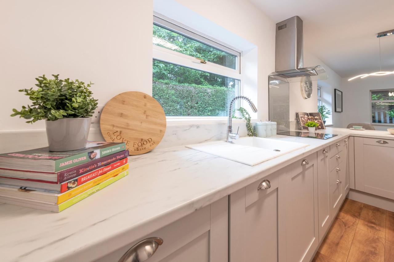 Large 2-Bedroom Bungalow Near Airedale Hospital, Keighley, Convenient Location With Parking Steeton Dış mekan fotoğraf