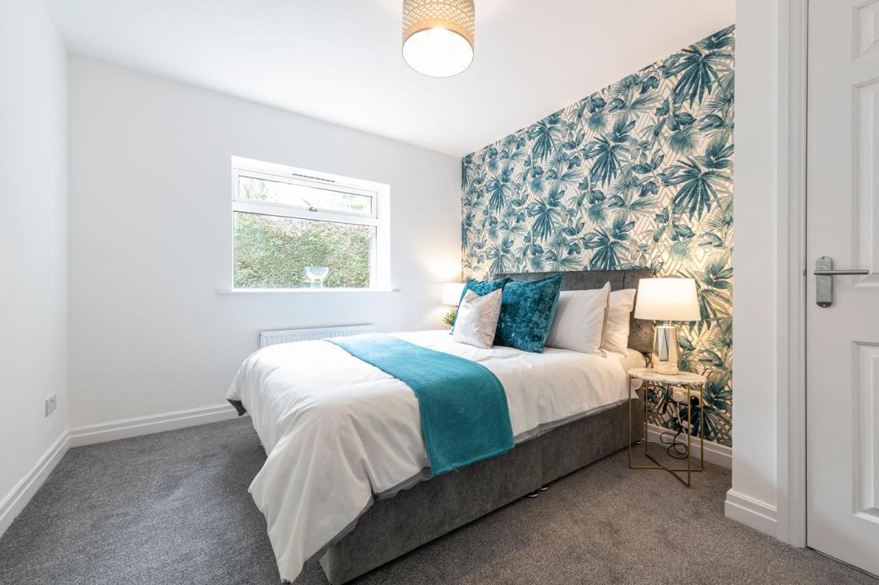 Large 2-Bedroom Bungalow Near Airedale Hospital, Keighley, Convenient Location With Parking Steeton Dış mekan fotoğraf