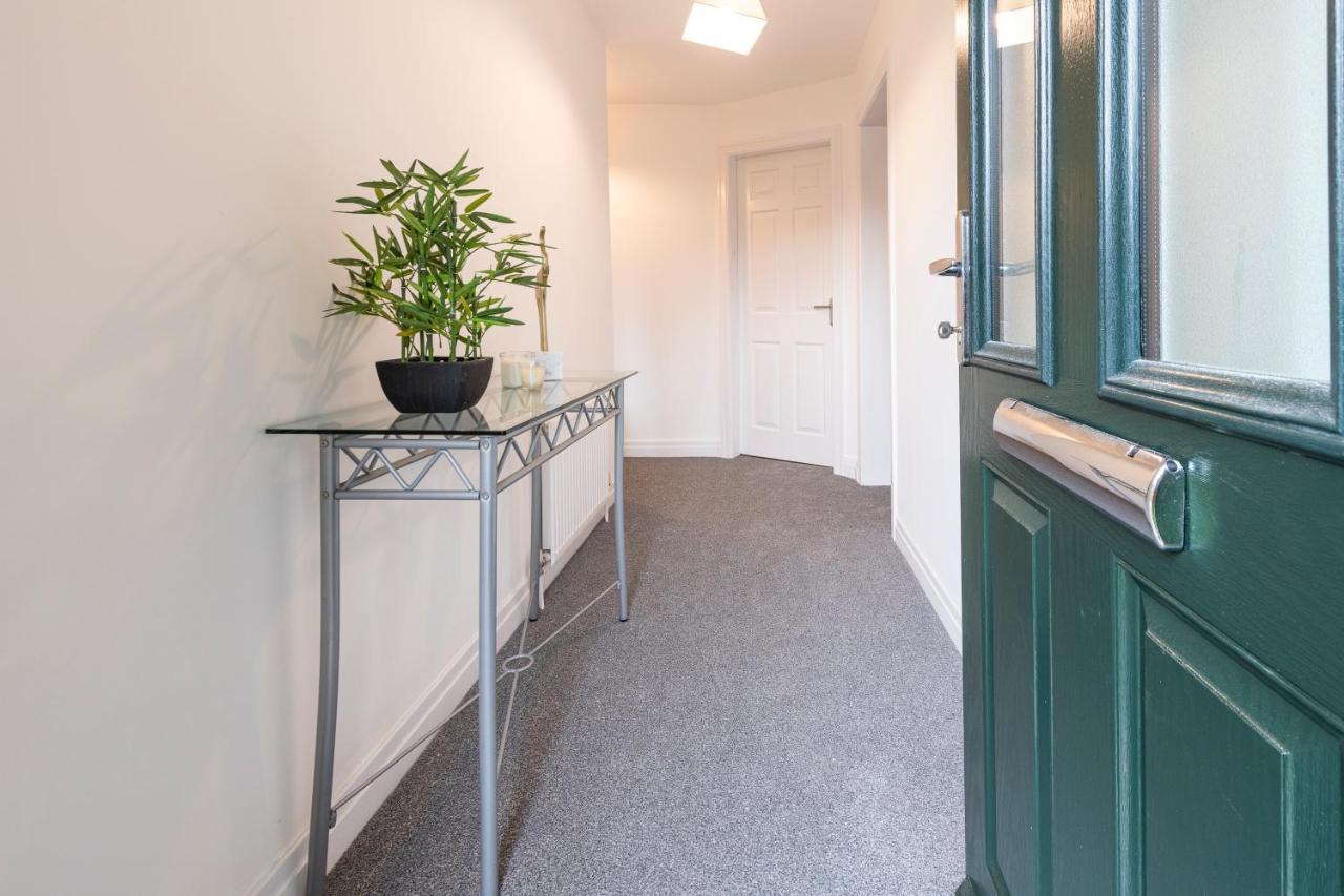 Large 2-Bedroom Bungalow Near Airedale Hospital, Keighley, Convenient Location With Parking Steeton Dış mekan fotoğraf