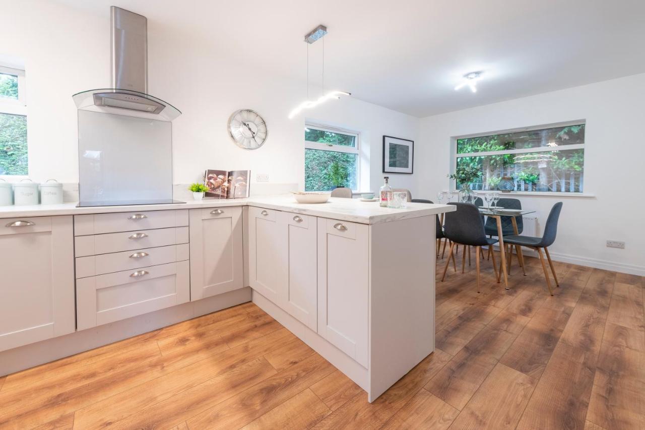 Large 2-Bedroom Bungalow Near Airedale Hospital, Keighley, Convenient Location With Parking Steeton Dış mekan fotoğraf